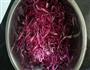 凉拌紫甘蓝丝的做法图解2