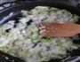 黄瓜虾仁炒饭的做法图解3