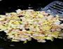 韭菜虾仁大饺子的做法图解2