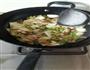 茭白肉片毛豆的做法图解3