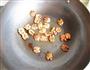 水萝卜炒核桃的做法图解5