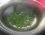 豌豆炒黄菇的做法图解1
