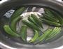 白灼黄秋葵的做法图解3