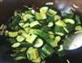蒜香炝锅黄瓜的做法步骤6
