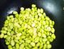 清炒蚕豆的做法图解2