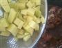 土豆炖猪蹄的做法图解7