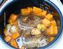 板栗南瓜鱼头汤的做法图解6