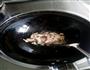 鸡腿菇红萝卜炒肉的做法图解6