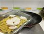 鸡蛋鱼丸蒸意面的做法图解2