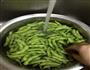 盐水毛豆的做法图解1