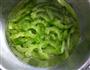 凉拌苦瓜-让苦瓜不再苦得难以下咽的小办法的做法图解5
