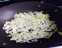 饭菜两吃-白菜炒米线的做法图解2