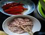泡椒炒肉的做法图解1