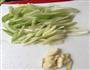 芹菜炒肉的做法图解2