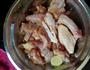 土豆红萝卜焖鸡的做法图解3