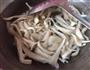 炸鲜蘑的做法步骤1