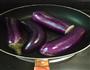 凉拌茄子的做法图解1