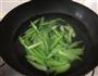 清爽百合芹菜小炒肉的做法图解2