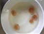 皮蛋海鲜粥的做法图解2