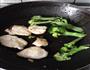 婴儿辅食煎鸡胸肉西兰花的做法图解4