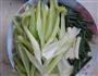 芹菜炒猪肚子的做法图解2