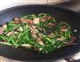 卤肉炒青菜的做法图解5