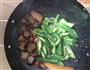 腊肉炒秋葵的做法图解5