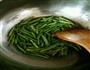 干煸豆角的做法图解1