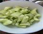 青瓜炒肉的做法图解2