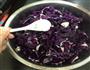 凉拌酸辣紫甘蓝的做法图解2