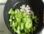 苦瓜炒肉片的做法图解3