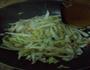 白菜肉丝炒年糕的做法图解4