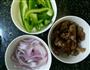 青椒洋葱炒肉的做法图解1