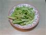 腊肠炒芹菜的做法图解2