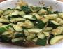 芝麻酱蒜末拌黄瓜的做法图解2
