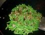 酸菜炒豆角的做法图解3