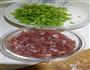 芹菜小米辣炒牛肉沫的做法图解1