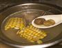 栗子玉米骨头汤超甜的做法图解3