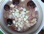 芡实百合杂锦煲的做法图解4