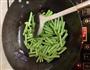 四季豆炒五花肉的做法图解4