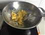 丝瓜鸡蛋炒面筋的做法图解3