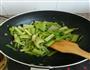 鸡蛋炒芹菜的做法图解7