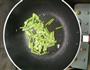 芹菜木耳的做法图解3