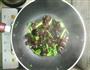 芹菜木耳的做法图解5