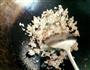 香菇肉末炒虾皮的做法图解3