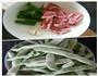 肉炖豆角土豆粉条的做法图解1