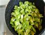 清炒苦瓜的做法图解2