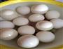 好吃易操作的腌咸蛋的做法图解1