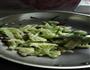腊味炒菜花的做法图解7