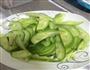 小黄瓜炒肉的做法图解1